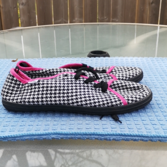 Shoes - Picture 2 of 3